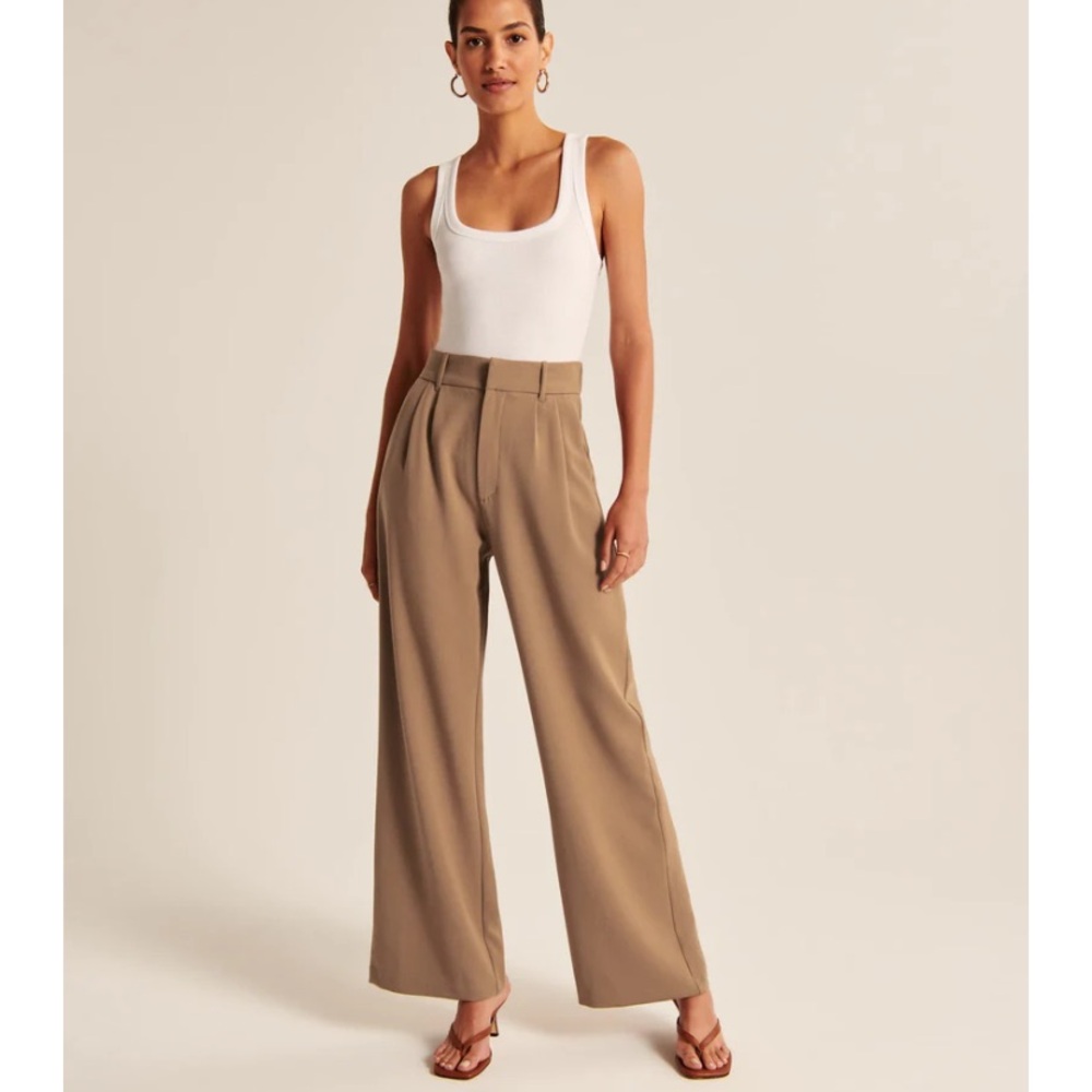 BNWT Daisy Grace Wide Leg Tailored Pants
